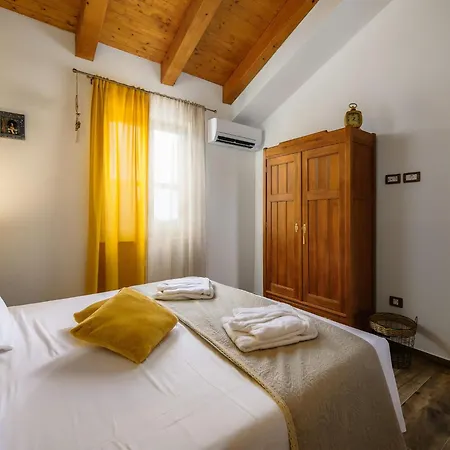 Villa In Srebrni I With Pool Near Marea Stuti