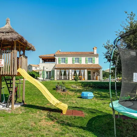 In Srebrni I With Pool Near Marea Vila *