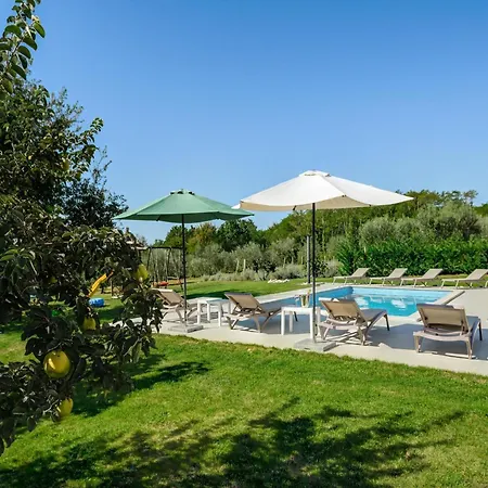 In Srebrni I With Pool Near Marea Stuti