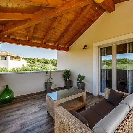 Villa In Srebrni I With Pool Near Marea