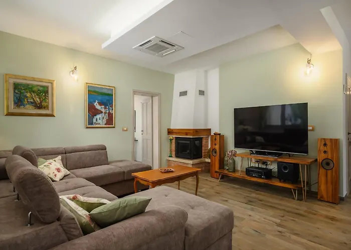 Vila In Srebrni I With Pool Near Marea