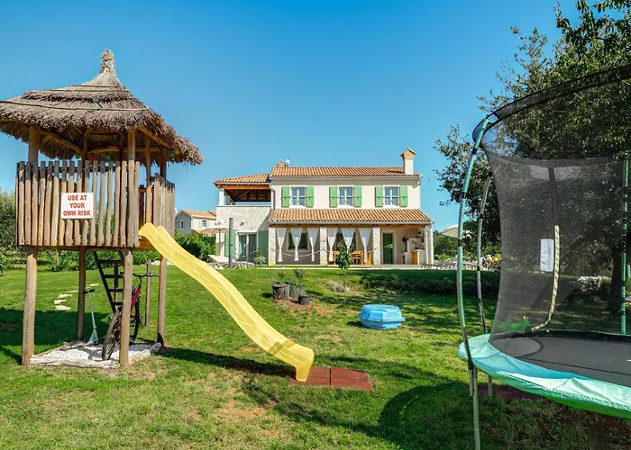 In Srebrni I With Pool Near Marea Vila *