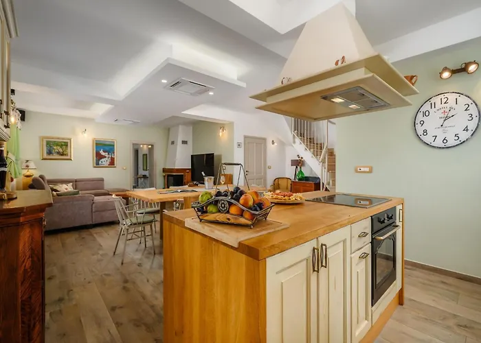 Vila In Srebrni I With Pool Near Marea *