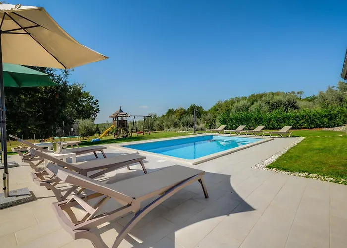 Vila In Srebrni I With Pool Near Marea *