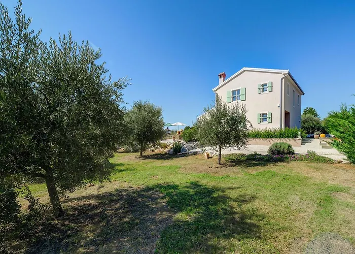 In Srebrni I With Pool Near Marea Vila *