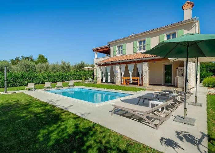 Vila In Srebrni I With Pool Near Marea