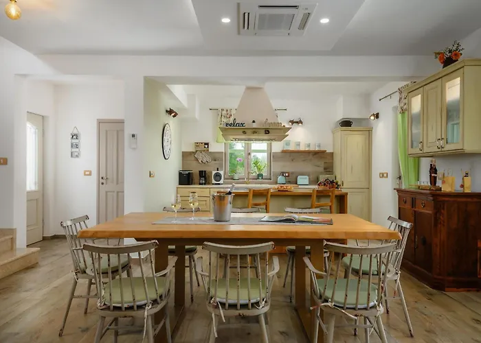 Vila In Srebrni I With Pool Near Marea *